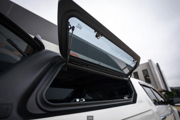 Hardtop mit elektrisch angesteuerten aufklappbaren Seitenscheiben + Heckscheibe, kabinenhoch, in Wagenfarbe lackiert für Ford Ranger RAPTOR Doppelkabiner, Modell 2023